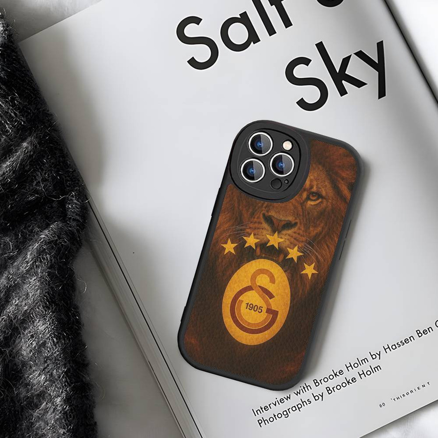 Handyhülle aus weichem Leder im Galatasaray C-Club Design für Apple iPhone 16 15 14 13 12 11 Pro Max Plus, Mehrfarbig - Bild 3