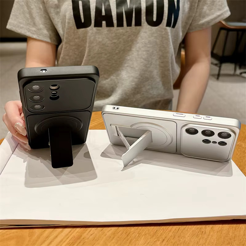 Magnetische Matte Schutzhülle mit faltbarer Halterung für Samsung Galaxy S26 S25 S24 S23 S22 S21 Ultra Plus FE in Silber mit MagSafe Kompatibilität - Bild 1