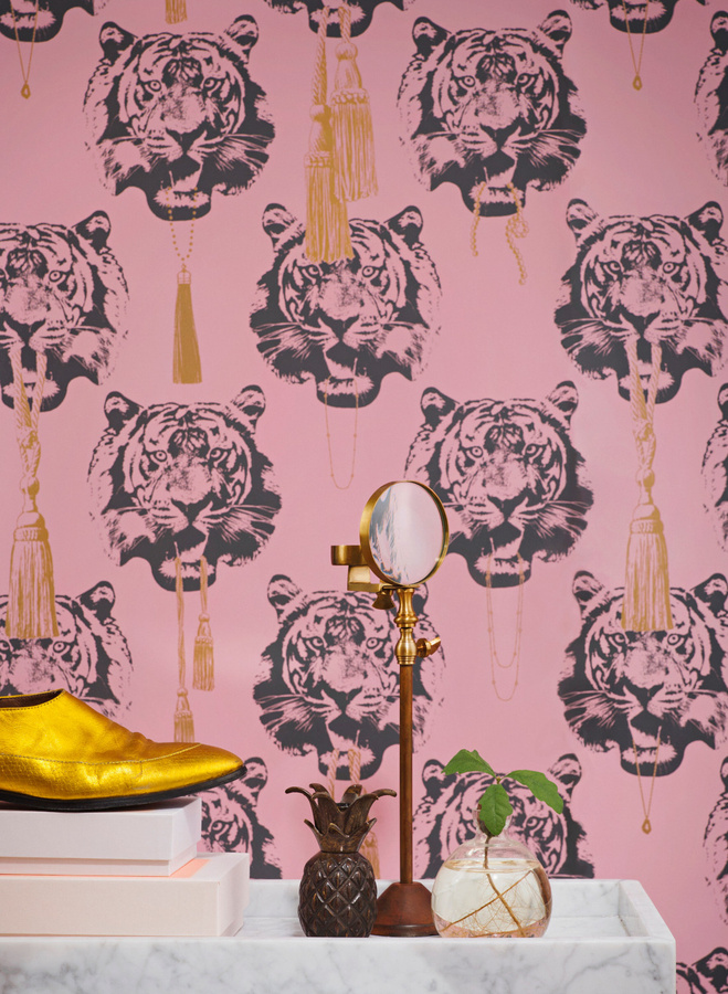 Studio Lisa Bengtsson Tapete Coco Tiger in Pink, Gold und Beige mit Animal Print im Vintage-Stil - Bild 1