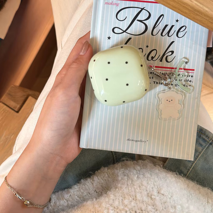 Grüne Polka-Dot Schutzhülle mit Lamm-Anhänger für Samsung Galaxy Buds4 Pro, Buds3 Pro, Buds2 Pro und Buds FE Live - Bild 4