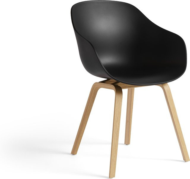 HAY About A Chair AAC 222 mit Armlehnen in Schwarz und Eiche matt - Bild 1