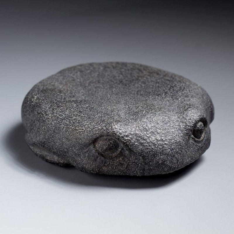 Fiteo Geldfrosch Teeuntersetzer aus handgeschnitztem schwarzgoldenem Stein als JinChan Feng Shui Reichtumsornament für dein Heim oder Büro - Bild 1