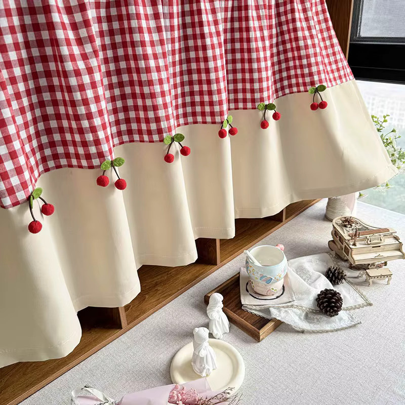 Tiyana Café Vorhang mit Karomuster und Kirschdekor, Halb-Blackout Kurzvorhang für Wohnzimmer, Küche oder Schlafzimmer, Rot/Braun, Breite: 60 cm, Höhe: 100 cm - Bild 3