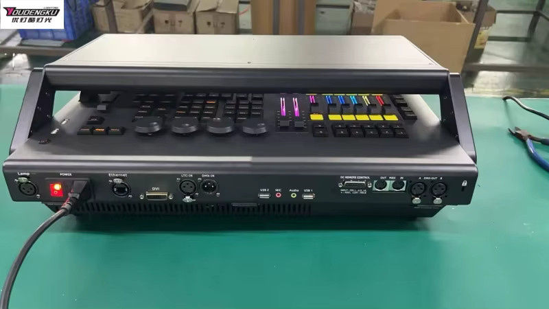 DDMSNSTAR T1 Touch DMX-Konsole mit faltbarem kapazitivem Touchscreen und RGB-Slider-Controller in Schwarz inklusive Flightcase - Bild 5