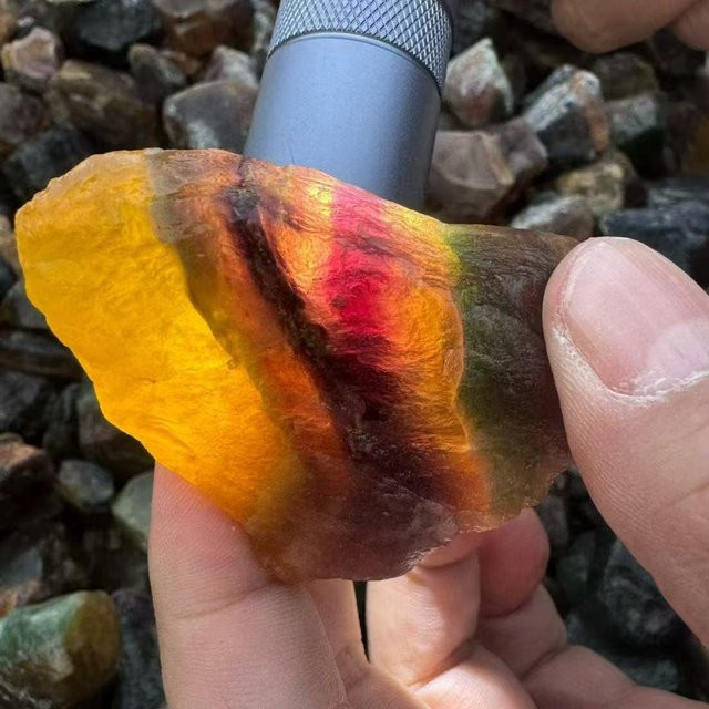 CrystalHola Regenbogen-Fluorit-Kristalle aus natürlichem Stein, ungeschliffene Mineralproben in Mehrfarbig, 30–80 g - Bild 1