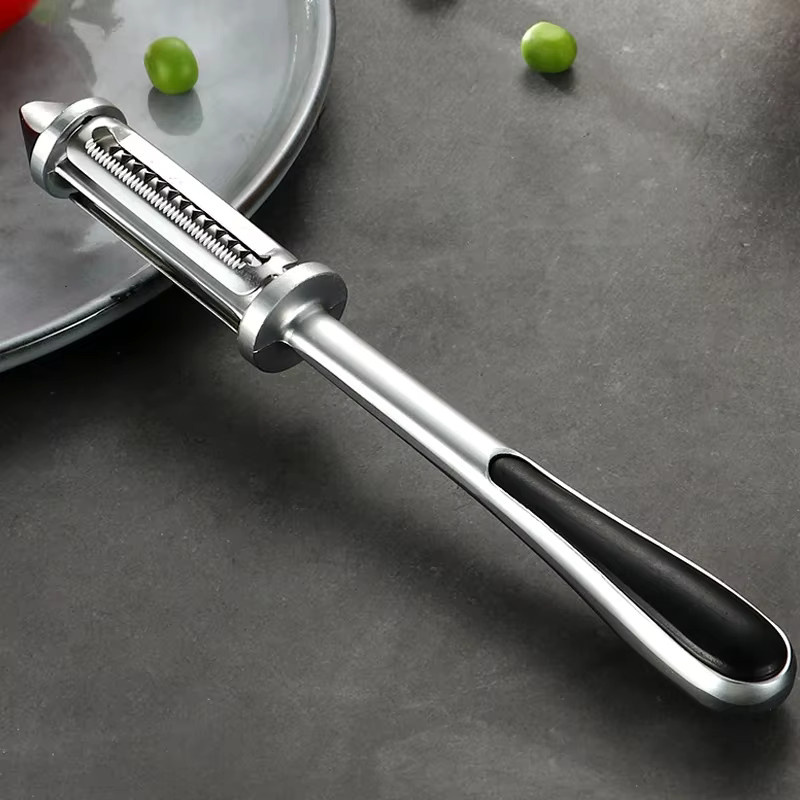 Multifunktionaler Obst- und Gemüseschäler aus Edelstahl in Silber als scharfer Cutter und Slicer für Kartoffeln und Karotten - Bild 2