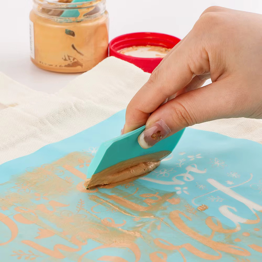 Wiederverwendbare Siebdruckschablone Let it Snow für DIY-Handwerk, Möbelakzente und Kleidung - Bild 1