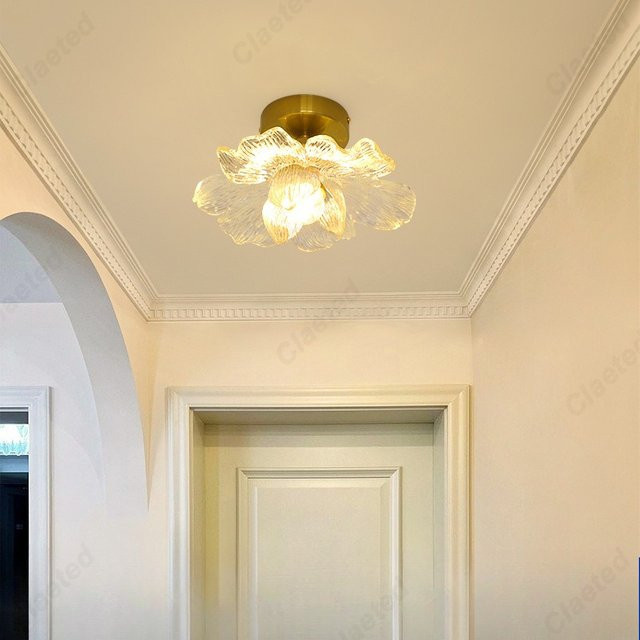 Claeted LED-Deckenleuchte in Gold/Messing mit transparentem Glas und Blütenblatt-Design für Wohnzimmer, Flur oder Balkon, E27 - Bild 1