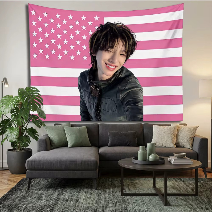 CORTIS JUHOON Idol-Wandteppich in Rosa mit amerikanischer Flagge und Sternen, rechteckiger Wandbehang für dein Schlafzimmer oder deinen Schlafsaal, Breite: 60 cm, Höhe: 40 cm - Bild 2
