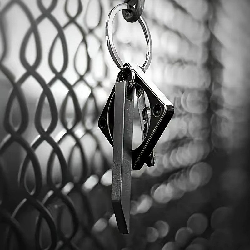 Mighty Bar Taschenmesser und Flaschenöffner aus Edelstahl in Silber – Robuster EDC-Schlüsselanhänger und Multitool - Bild 3