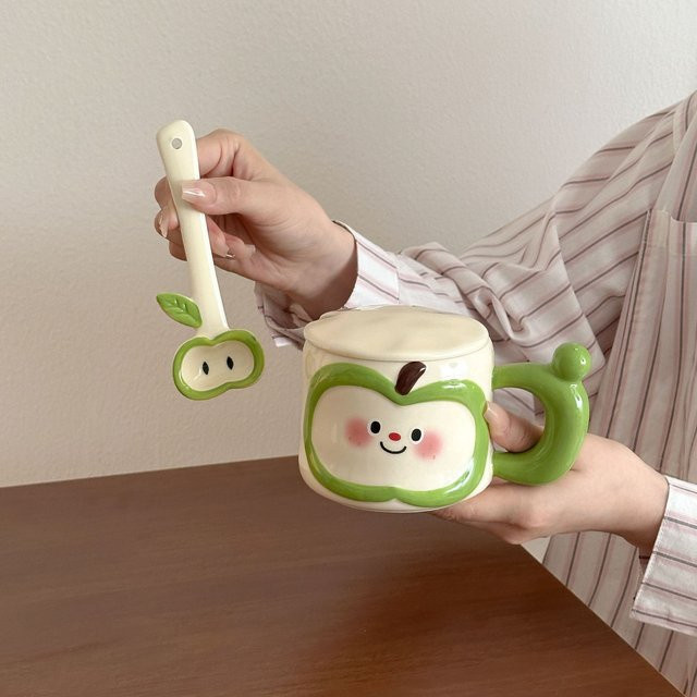 Yiran toy 1 Keramiktasse in Apfel-Design mit Deckel und Löffel, 400 ml, Farben: Pink, Rot, Grün - Bild 1