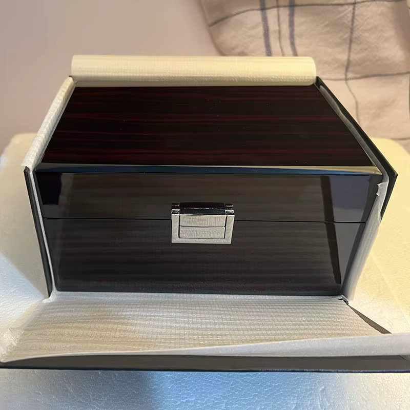 DOKW Uhrenbox aus massivem Holz in Rot zur Schmuckaufbewahrung - Bild 3