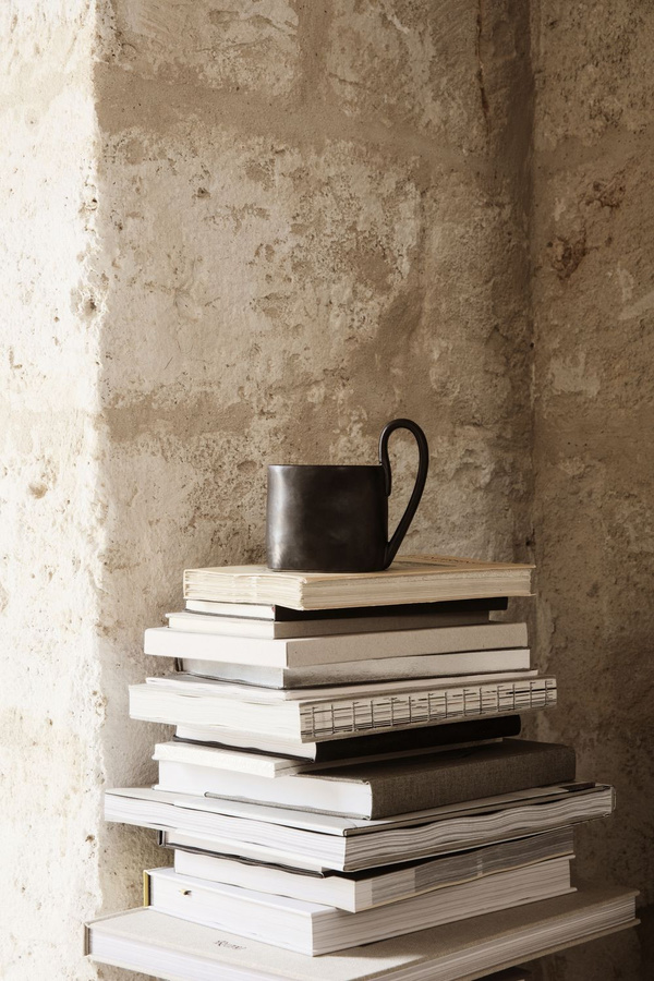 Ferm Living Flow Tasse aus Keramik in Schwarz, 360 ml - Bild 2