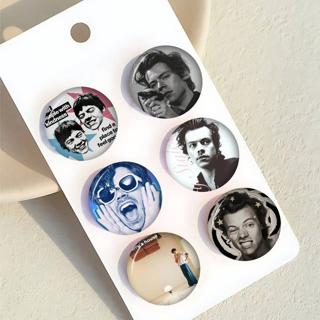 Singer Harris Styles Blechpin-Anstecker, Unisex - Bild 1
