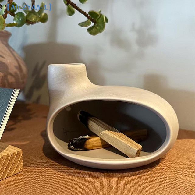 Konischer Räucherstäbchenhalter aus Keramik von JETTING in Weiß für Yoga und Palo Santo - Bild 1