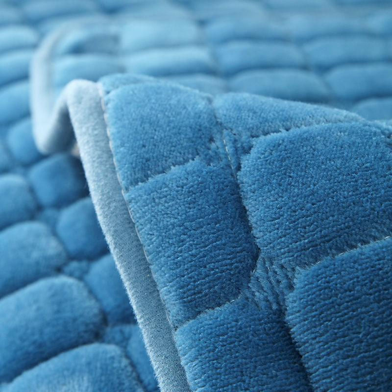 Rutschfeste Sofa-Abdeckung aus weichem Flanell-Plüsch und Samt in einfarbigem Design, B/B: 70 x 70 cm - Bild 2