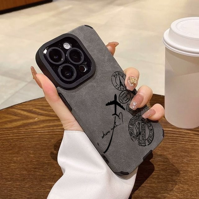 Handyhülle mit Reise-Stempel- und Flugzeug-Muster für Apple iPhone Modelle (iPhone 7 bis iPhone 17 Pro Max) - Bild 1
