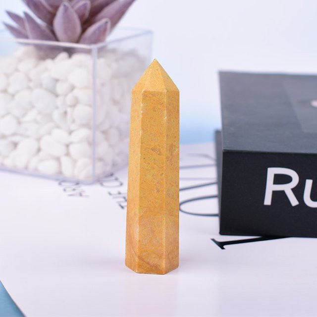 RYCRYSTAL Gelber Naturkristall Obelisk aus poliertem Stein als sechseckiges Kristall-Ornament für deine Dekoration - Bild 1