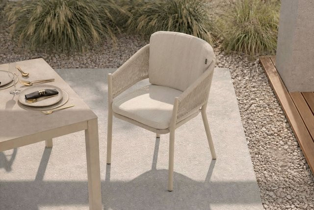 Hartman Shades of Colour Altea Diningsessel in Sand/Beige mit Kissen und ergonomischer Rückenlehne aus Polyester-Rope-Geflecht, B/T/H: 58 x 62 x 81 cm - Bild 1