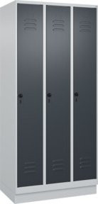 C+P Spind Classic PLUS Garderobenschrank mit 3 Abteilen und Sockel, Grau/Anthrazit, H x B x T: 195 x 90 x 50 cm - Bild 1