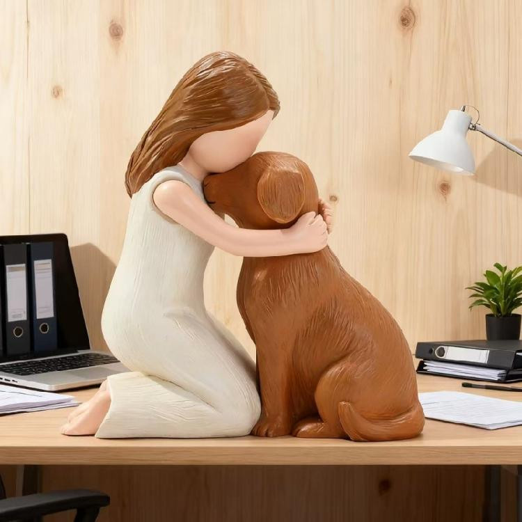 Detaillierte Miniaturskulptur Mädchen und Hund aus Harz in Braun als Wohnaccessoire für Hundeliebhaber - Bild 2