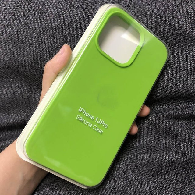 Stoßfeste Silikonhülle von KH Mobile Phone Accessories für iPhone 15 14 13 12 11 Pro Max in Grün - Bild 1