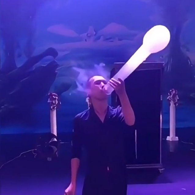 Magic.Factory Magische Quallenblase, Bühnenshow-Requisite - Bild 1