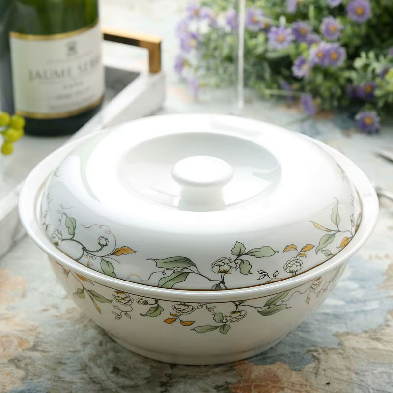 Japanische Suppenschale aus Bone China mit Deckel, weiß und gold mit floralem Wellen- und Blattmuster, Durchmesser: 22,9 cm - Bild 2