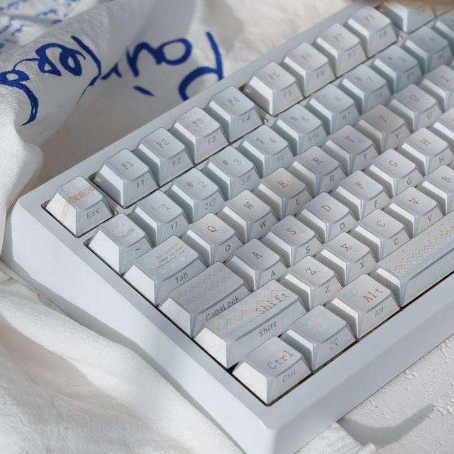 Venit Keys Winter Letter Shadow Keycaps in Blau und Weiß, Dye-Sub PBT Cherry Profile Custom Keycaps für MX mechanische Tastaturen - Bild 1