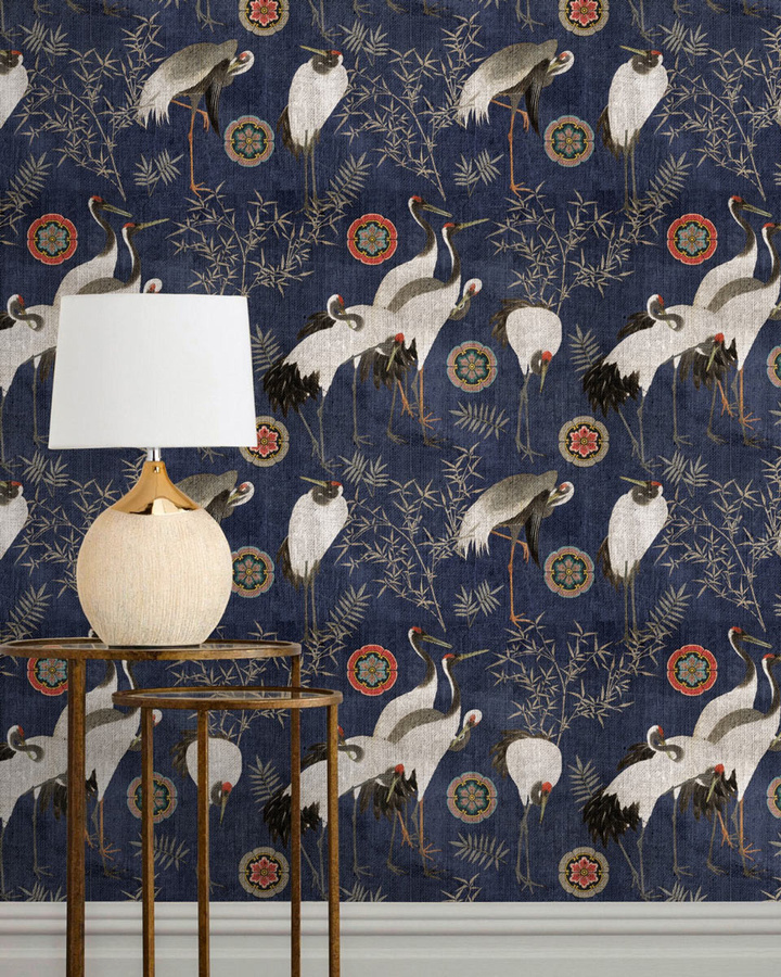 MINDTHEGAP Mural Wallpaper Tsuru Indigo Blau mit floralem und orientalischem Design - Bild 1