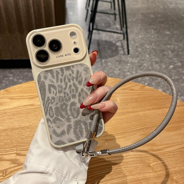 Stoßfeste iPhone Hülle mit Leopardenmuster und Handgelenkband für iPhone 17 16 14 13 Pro Max in Beige/Multicolor mit Kameraschutz - Bild 1