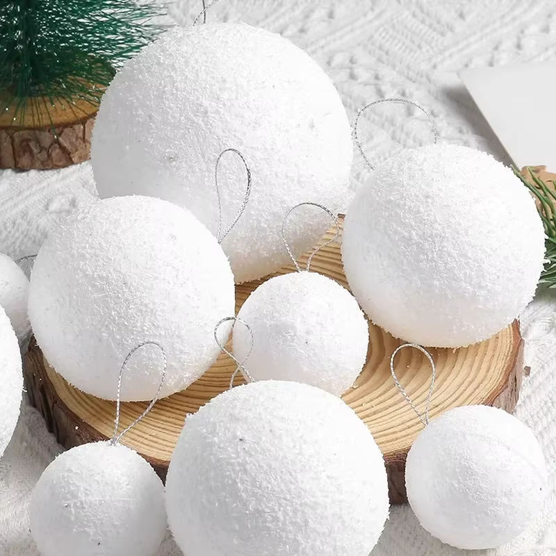54 oder 6 Stück weiße Schaumstoff-Weihnachtskugeln als runde Hängeornamente für Weihnachtsbaum, Hochzeit, Neujahr und Home Decor - Bild 2