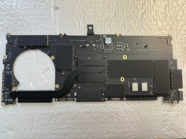 Apple MacBook Pro Retina Defekte Hauptplatine A2918 mit 8GB RAM und 512GB SSD in Schwarz - Bild 1