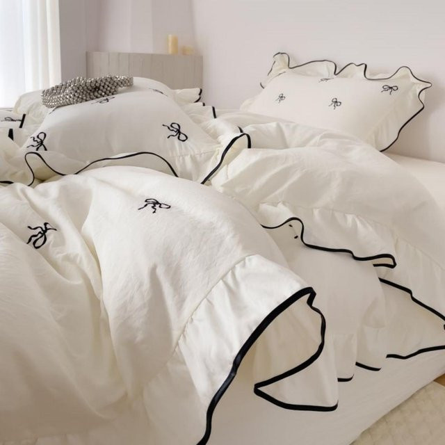 3-teiliges Bettwäscheset Bin Chi Textiles mit Schleifenstickerei und Rüschen in Weiß, B/H: 180 x 210 cm - Bild 1