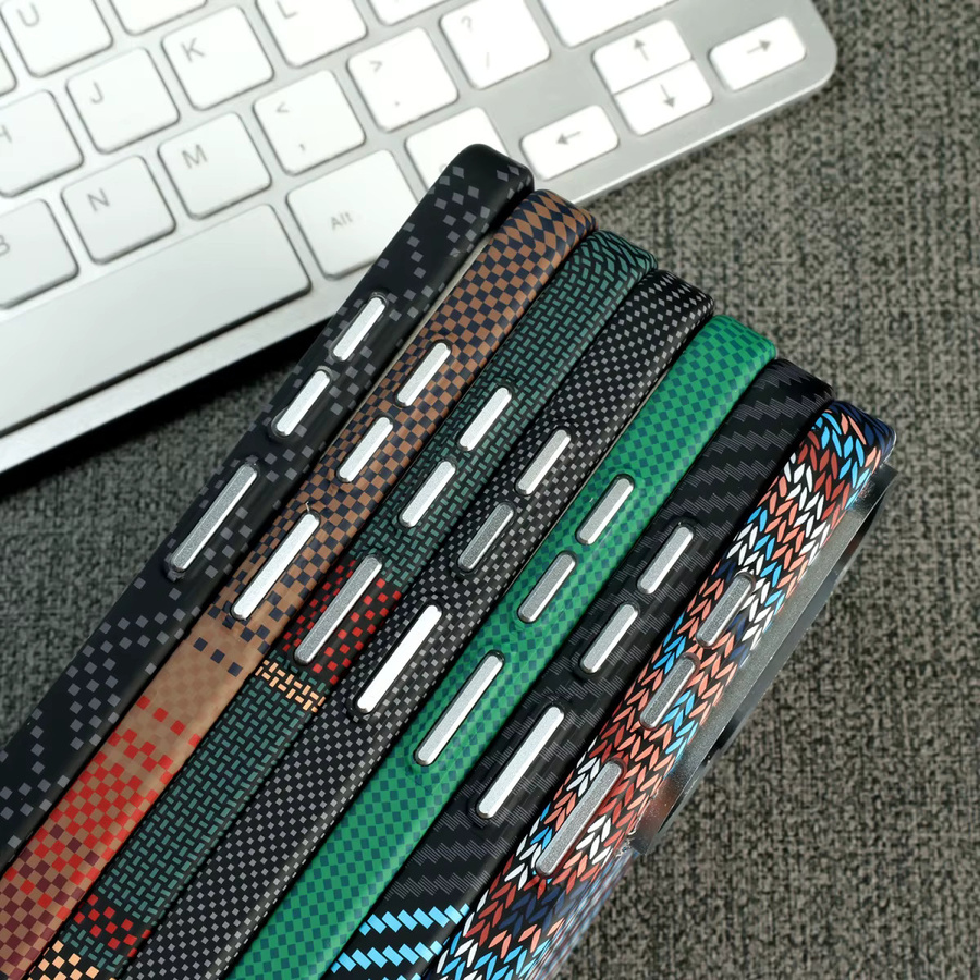 MagSafe Magnetische Panzerhülle mit Kohlefaser-Kevlar-Textur und Linsenschutz für Samsung S24 Ultra, S25 Ultra und S26 Ultra in Schwarz, Blau oder Multicolour - Bild 1