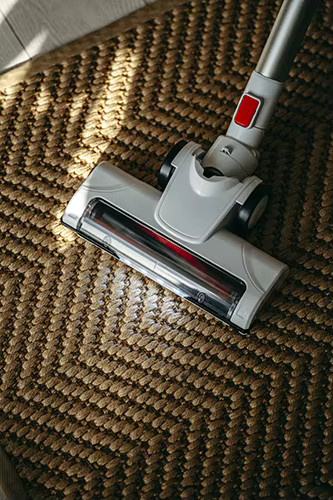 Adler Kabelloser Vertikaler Staubsauger in Weiß mit 300 W, Zyklon-Technologie, LED-Beleuchtung und geräuscharmem Filtersystem - Bild 3