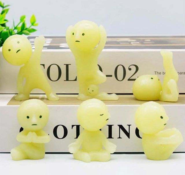 Bandai Nachtleuchtende grüne Puppe Actionfigur als Dekoration und Spielzeug für Kinder und Fans - Bild 1