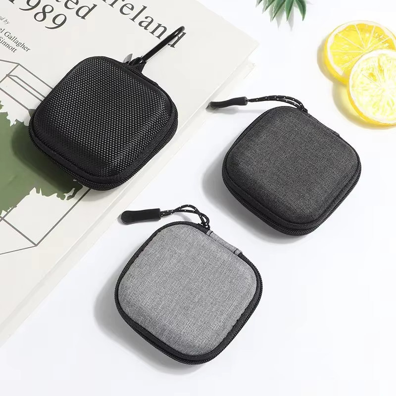 Stoßfeste Aufbewahrungstasche für Kopfhörer und Zubehör in Schwarz mit USB-C Anschluss - Bild 3
