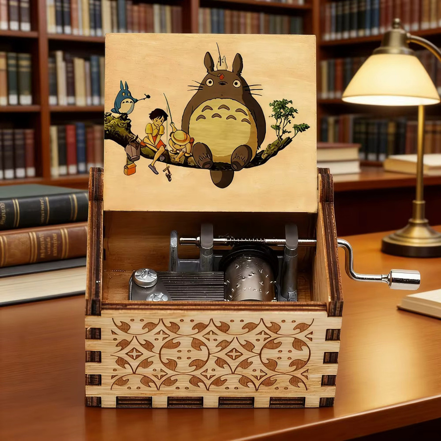 Bandai My Neighbor Totoro Holzwagenmusikdose mit Handkurbel im Vintage-Design, Braun - Bild 2