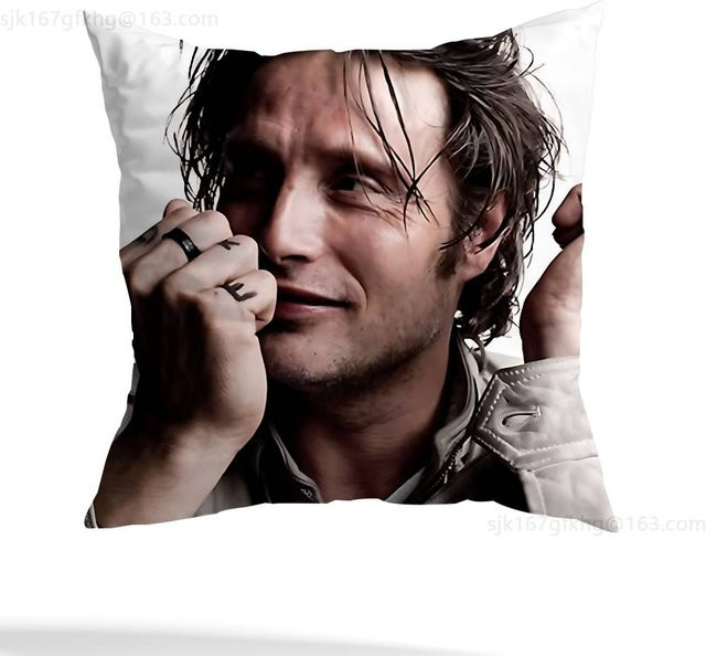 Mads Mikkelsen Hannibal Kissenbezug mit Grafikdesign in Weiß, B/T: 45,72 x 45,72 cm - Bild 1