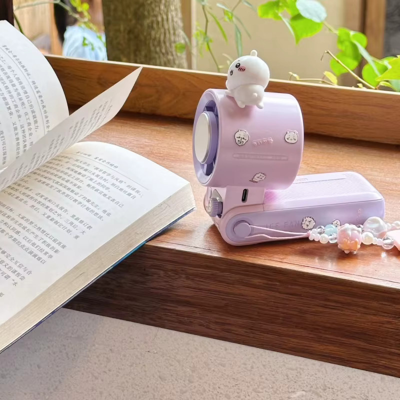 Chiikawa Mini-Handventilator mit Digitalanzeige, tragbarer USB-aufladbarer Kawaii-Ventilator für den Sommer - Bild 2