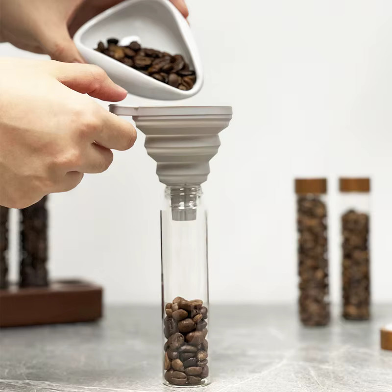 Kisshome Kaffeebohnen-Aufbewahrungsbehälter aus Glas mit Walnuss-Präsentationsständer und atmungsaktivem Deckel, transparent - Bild 3
