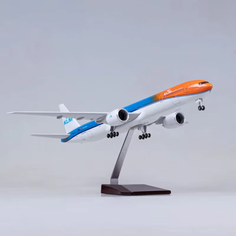Boeing 777 Flugzeugmodell von KLM Air Airlines im Maßstab 1:157 von ZOCO in Weiß aus Harz mit Licht- und Radfahrwerk zum Sammeln - Bild 2