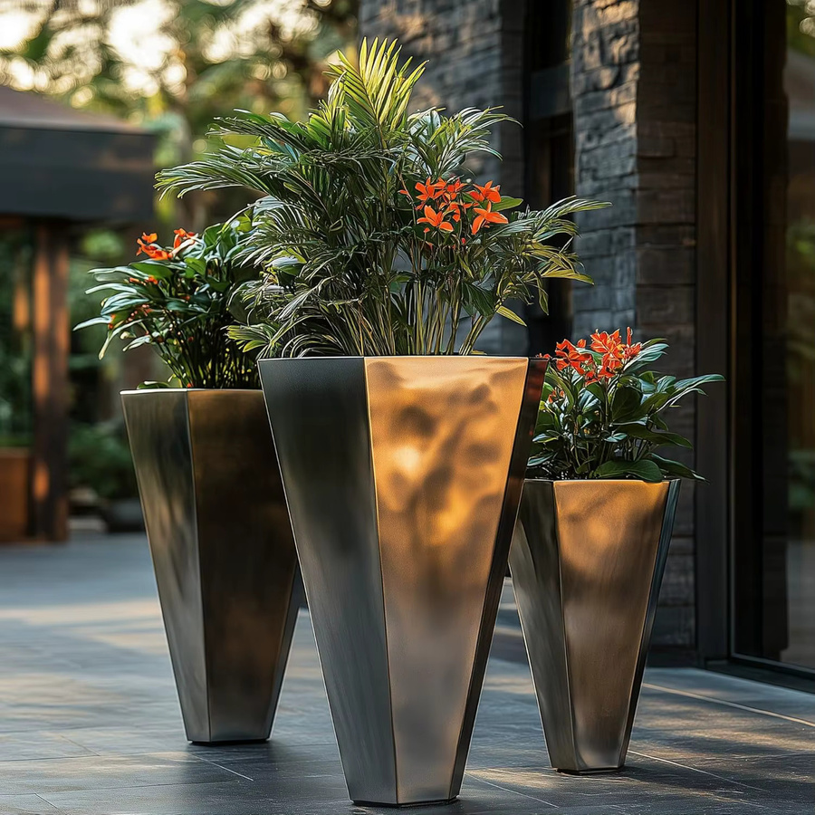 Köhko Designer-Pyramidenkübel Vina Pflanztopf aus Edelstahl in Silber Höhe: 53,0 cm, Breite: 53,0 cm, Tiefe: 53,0 cm - Bild 3