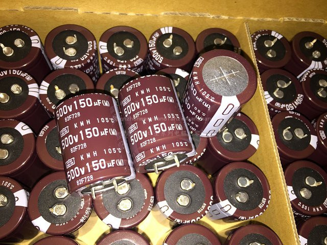 Nippon Chemi-Con KMH Serie Aluminium-Elektrolytkondensator 150uF 500V B/H/T: 30 x 40 mm - Bild 1