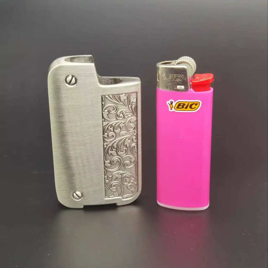 BIC Mini Feuerzeug Metallgehäuse mit Blumen-Design in Schwarz und Silber - Bild 2