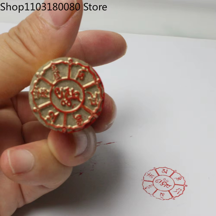 Geschnitzter Messingstempel mit Om Mani Padme Hum Buddha-Motiv in Gold - Bild 2