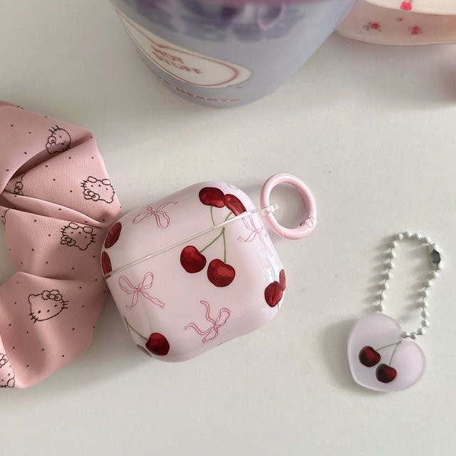 Glänzende Apple AirPods Schutzhülle mit Kirsch-Schleifenmuster in Pink inklusive Ring für AirPods 1 2 3 4 Pro 2 Pro 3 - Bild 1