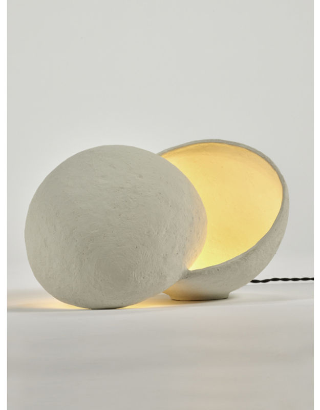 Serax Earth Bodenleuchte aus Pappmaché mit skulpturalem Design und dimmbarer Funktion - Bild 2