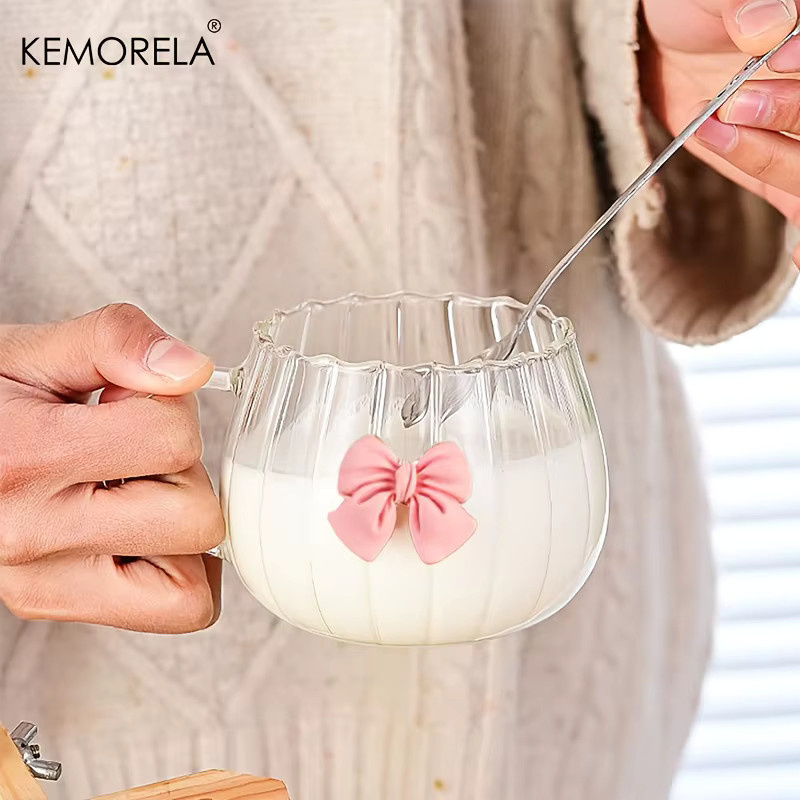 KEMORELA Glas-Kürbisbecher mit rosa Schleifen und vertikalen Streifen, transparent/pink, 2 Stück - Bild 2